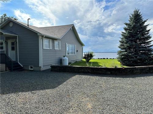 48 Front Rd, Bay Du Vin, NB 