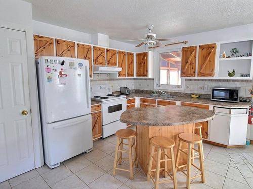 Kitchen - 499  - 499A Av. Regaudie, Rouyn-Noranda, QC - Indoor Photo Showing Kitchen With Double Sink