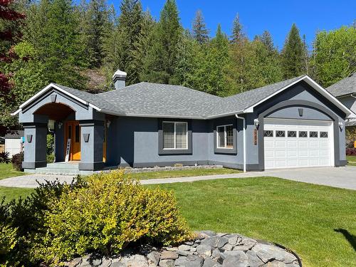 3296 14Th Avenue, Castlegar, BC - Outdoor With Facade