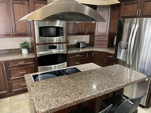 3296 14Th Avenue, Castlegar, BC - Indoor Photo Showing Kitchen With Stainless Steel Kitchen With Upgraded Kitchen