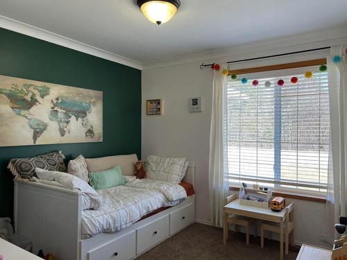 3296 14Th Avenue, Castlegar, BC - Indoor Photo Showing Bedroom