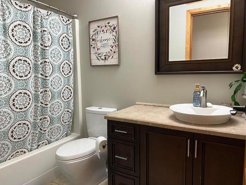 3296 14Th Avenue, Castlegar, BC - Indoor Photo Showing Bathroom