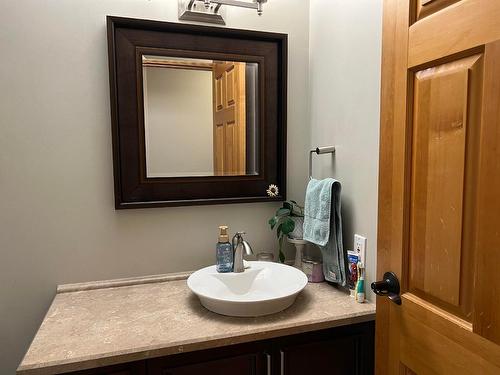 3296 14Th Avenue, Castlegar, BC - Indoor Photo Showing Bathroom