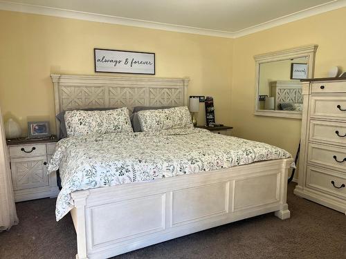 3296 14Th Avenue, Castlegar, BC - Indoor Photo Showing Bedroom