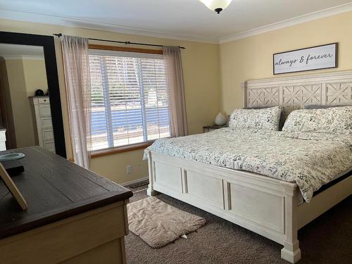 3296 14Th Avenue, Castlegar, BC - Indoor Photo Showing Bedroom