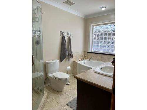 3296 14Th Avenue, Castlegar, BC - Indoor Photo Showing Bathroom