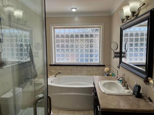 3296 14Th Avenue, Castlegar, BC - Indoor Photo Showing Bathroom