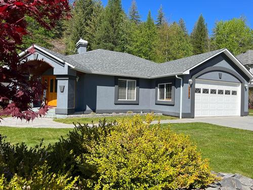 3296 14Th Avenue, Castlegar, BC - Outdoor