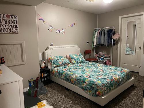 3296 14Th Avenue, Castlegar, BC - Indoor Photo Showing Bedroom