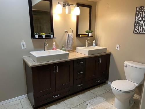 3296 14Th Avenue, Castlegar, BC - Indoor Photo Showing Bathroom