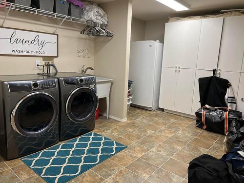 3296 14Th Avenue, Castlegar, BC - Indoor Photo Showing Laundry Room