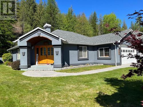 3296 14Th  Avenue, Castlegar, BC - Outdoor With Facade