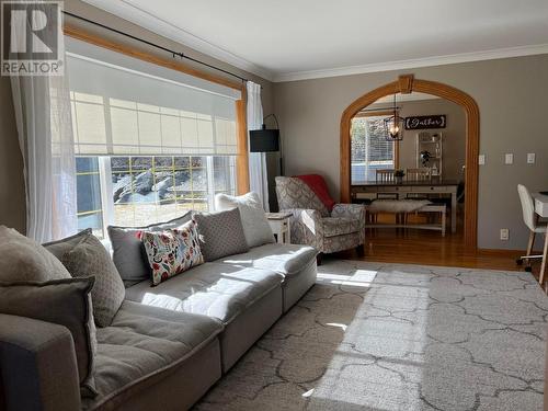 3296 14Th  Avenue, Castlegar, BC - Indoor Photo Showing Living Room