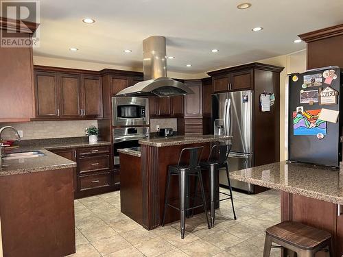 3296 14Th  Avenue, Castlegar, BC - Indoor Photo Showing Kitchen With Stainless Steel Kitchen With Upgraded Kitchen