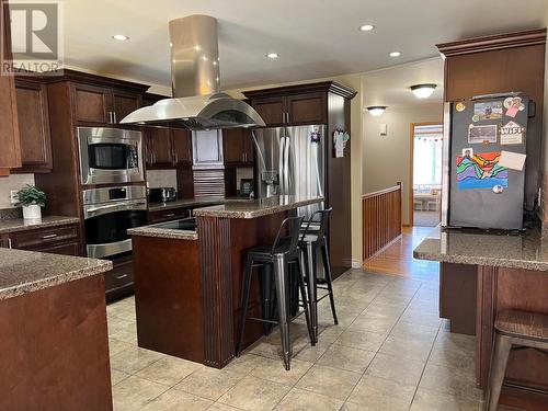 3296 14Th  Avenue, Castlegar, BC - Indoor Photo Showing Kitchen With Stainless Steel Kitchen