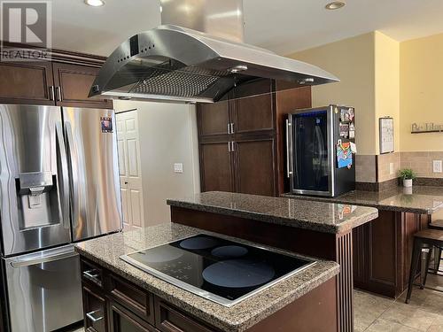 3296 14Th  Avenue, Castlegar, BC - Indoor Photo Showing Kitchen