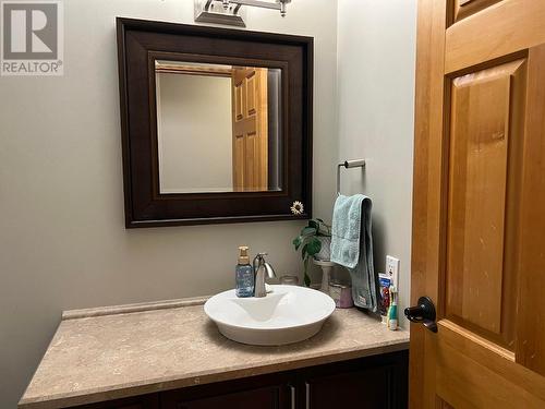 3296 14Th  Avenue, Castlegar, BC - Indoor Photo Showing Bathroom