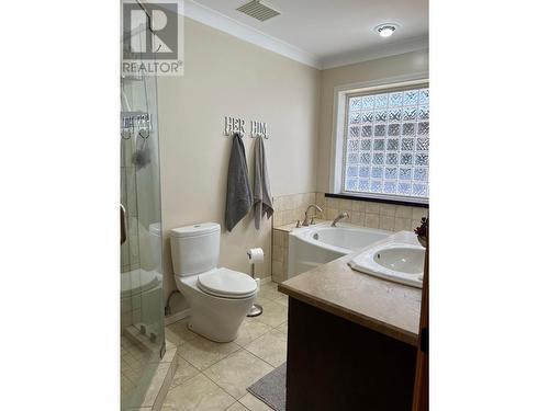 3296 14Th  Avenue, Castlegar, BC - Indoor Photo Showing Bathroom