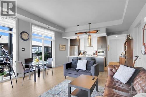 101 Cortile Private Unit#402, Ottawa, ON - Indoor Photo Showing Living Room