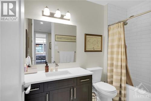 101 Cortile Private Unit#402, Ottawa, ON - Indoor Photo Showing Bathroom