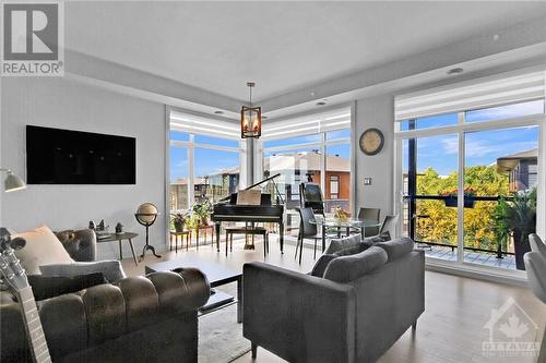 101 Cortile Private Unit#402, Ottawa, ON - Indoor Photo Showing Living Room