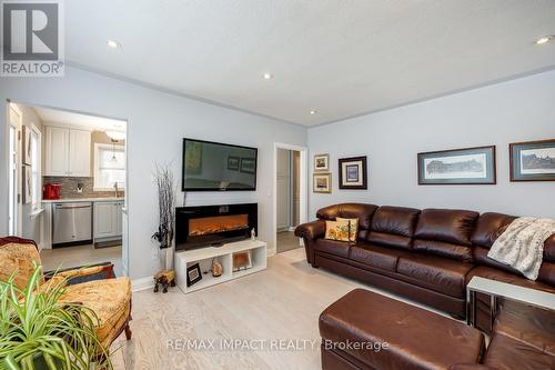 72 Grassmere Court, Oshawa (Lakeview), ON - Indoor Photo Showing Living Room With Fireplace