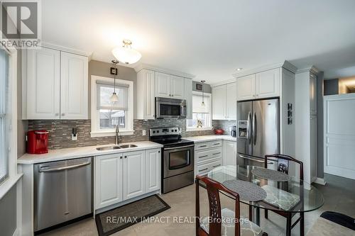 72 Grassmere Court, Oshawa (Lakeview), ON - Indoor Photo Showing Kitchen With Double Sink