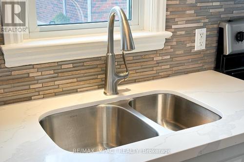 72 Grassmere Court, Oshawa (Lakeview), ON - Indoor Photo Showing Kitchen With Double Sink