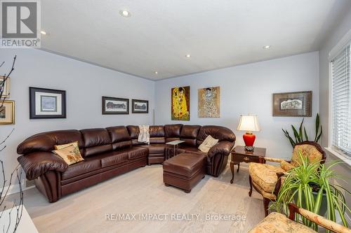 72 Grassmere Court, Oshawa (Lakeview), ON - Indoor Photo Showing Living Room