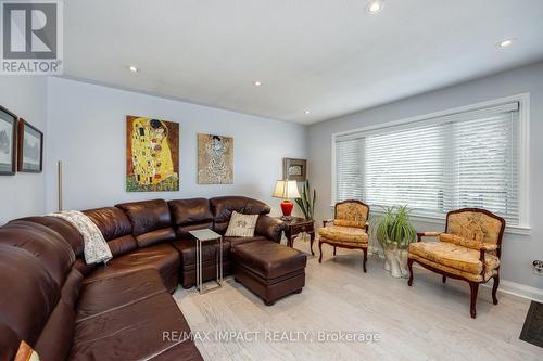 72 Grassmere Court, Oshawa (Lakeview), ON - Indoor Photo Showing Living Room