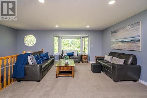 4245 Hobby Drive, Prince George, BC - Indoor Photo Showing Living Room