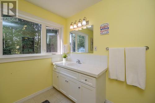 4245 Hobby Drive, Prince George, BC - Indoor Photo Showing Bathroom