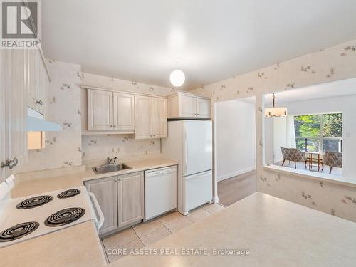 333 - 155 Main Street N, Newmarket (Bristol-London), ON - Indoor Photo Showing Kitchen