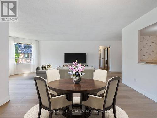 333 - 155 Main Street N, Newmarket (Bristol-London), ON - Indoor Photo Showing Dining Room