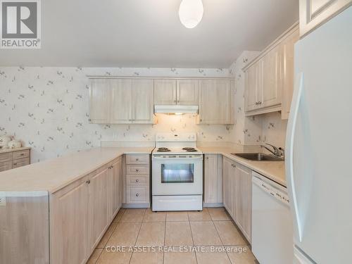 333 - 155 Main Street N, Newmarket (Bristol-London), ON - Indoor Photo Showing Kitchen