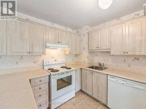 333 - 155 Main Street N, Newmarket (Bristol-London), ON - Indoor Photo Showing Kitchen