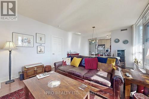 1804 - 70 High Park Avenue, Toronto, ON - Indoor Photo Showing Living Room