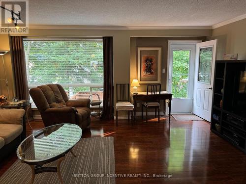 23 - 2 North Street N, Barrie (Wellington), ON - Indoor Photo Showing Living Room