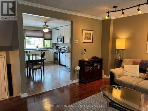 23 - 2 North Street N, Barrie (Wellington), ON - Indoor Photo Showing Living Room