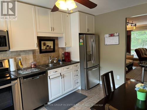 23 - 2 North Street N, Barrie (Wellington), ON - Indoor Photo Showing Kitchen With Double Sink