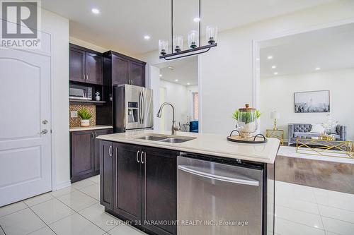 40 Jemima Road S, Brampton (Northwest Brampton), ON - Indoor Photo Showing Kitchen With Double Sink With Upgraded Kitchen