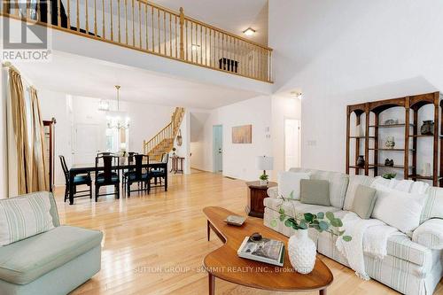 35 Landscapes Trail, Hamilton, ON - Indoor Photo Showing Living Room