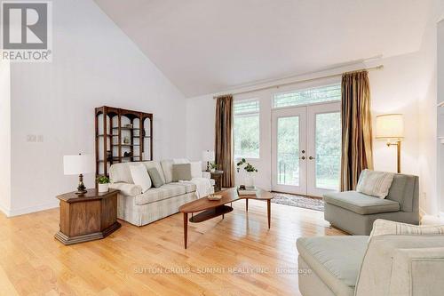 35 Landscapes Trail, Hamilton, ON - Indoor Photo Showing Living Room