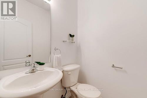 35 Landscapes Trail, Hamilton, ON - Indoor Photo Showing Bathroom