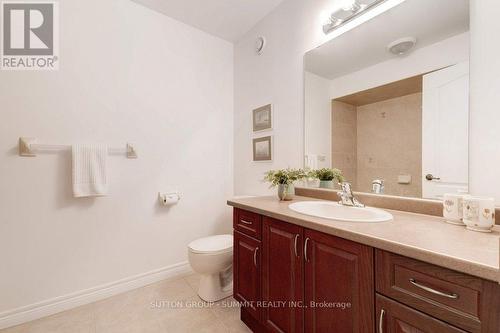 35 Landscapes Trail, Hamilton, ON - Indoor Photo Showing Bathroom