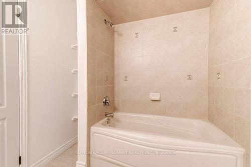 35 Landscapes Trail, Hamilton, ON - Indoor Photo Showing Bathroom