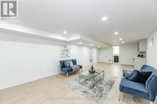 3045 Portage Road, Niagara Falls (Church'S Lane), ON - Indoor Photo Showing Living Room