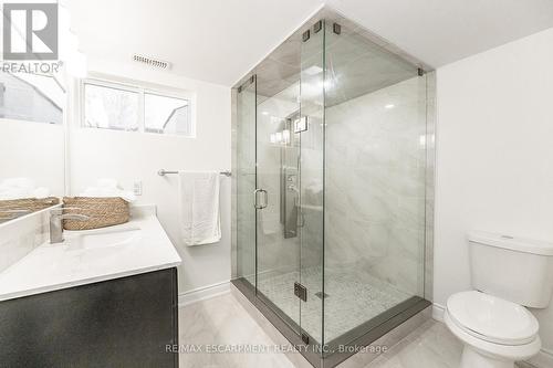 3045 Portage Road, Niagara Falls, ON - Indoor Photo Showing Bathroom