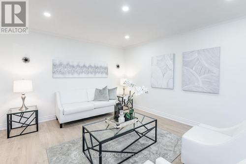 3045 Portage Road, Niagara Falls (Church'S Lane), ON - Indoor Photo Showing Living Room