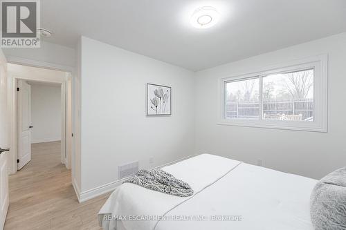 3045 Portage Road, Niagara Falls, ON - Indoor Photo Showing Bedroom